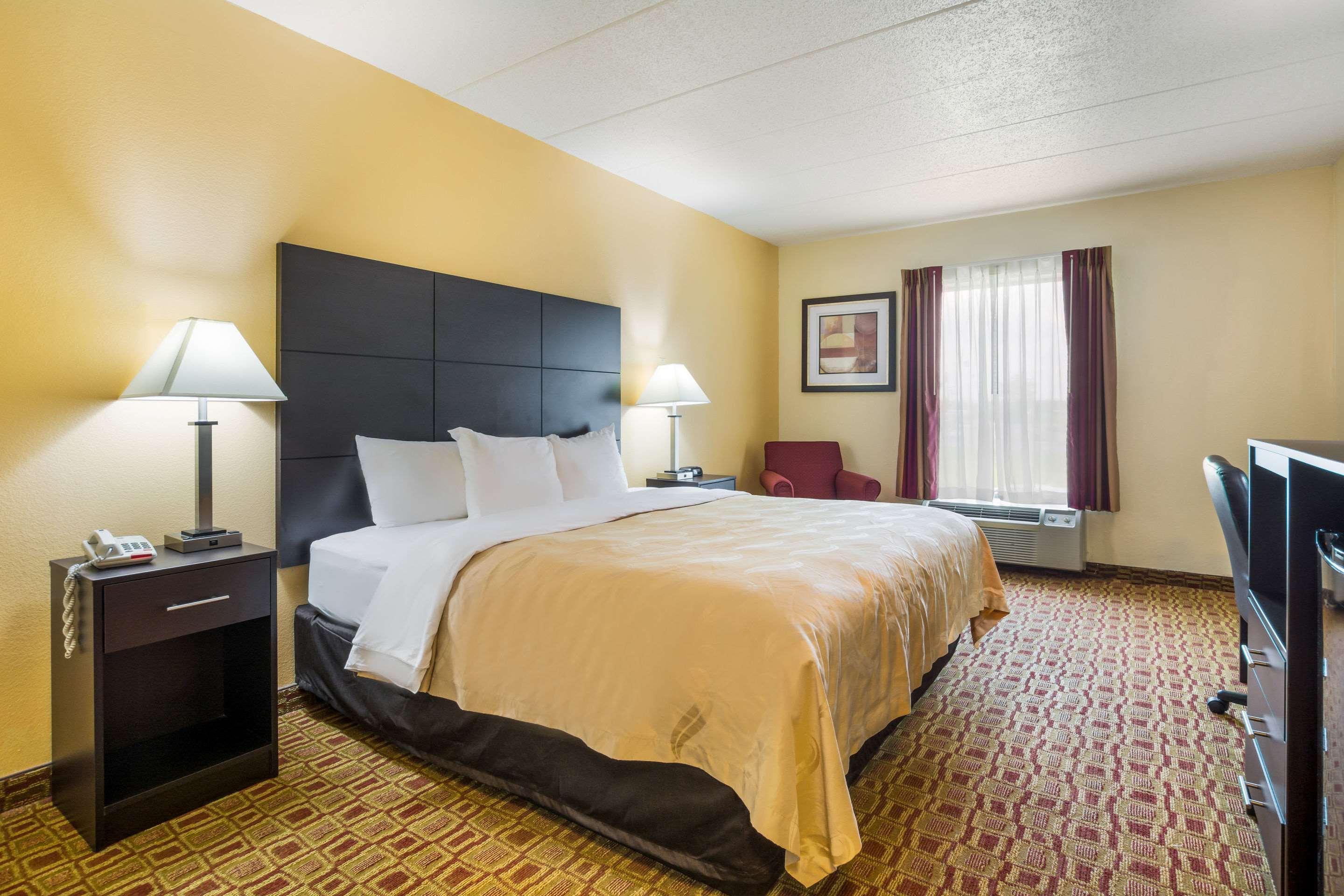 Quality Inn & Suites Sellersburg Exterior photo