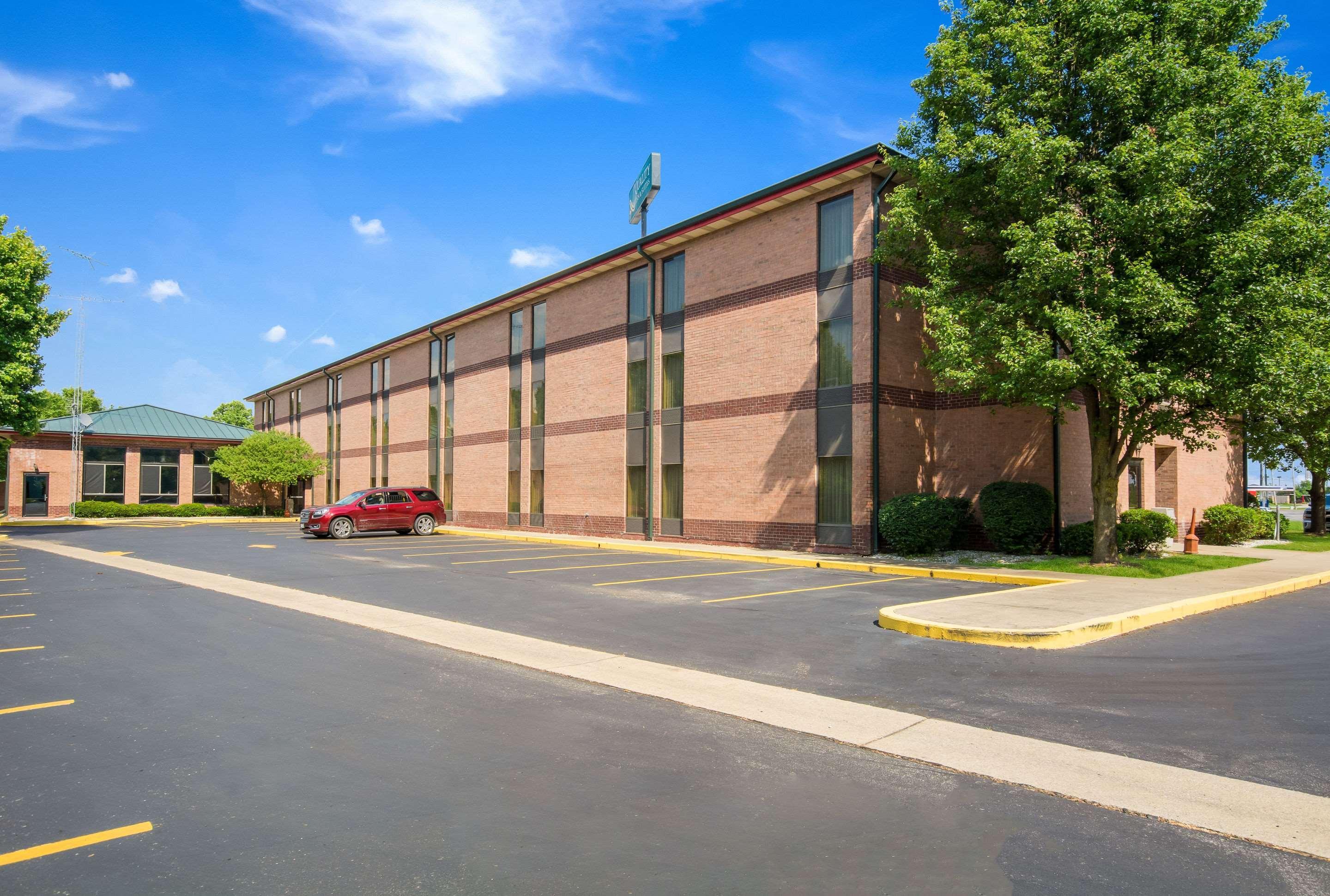 Quality Inn & Suites Sellersburg Exterior photo