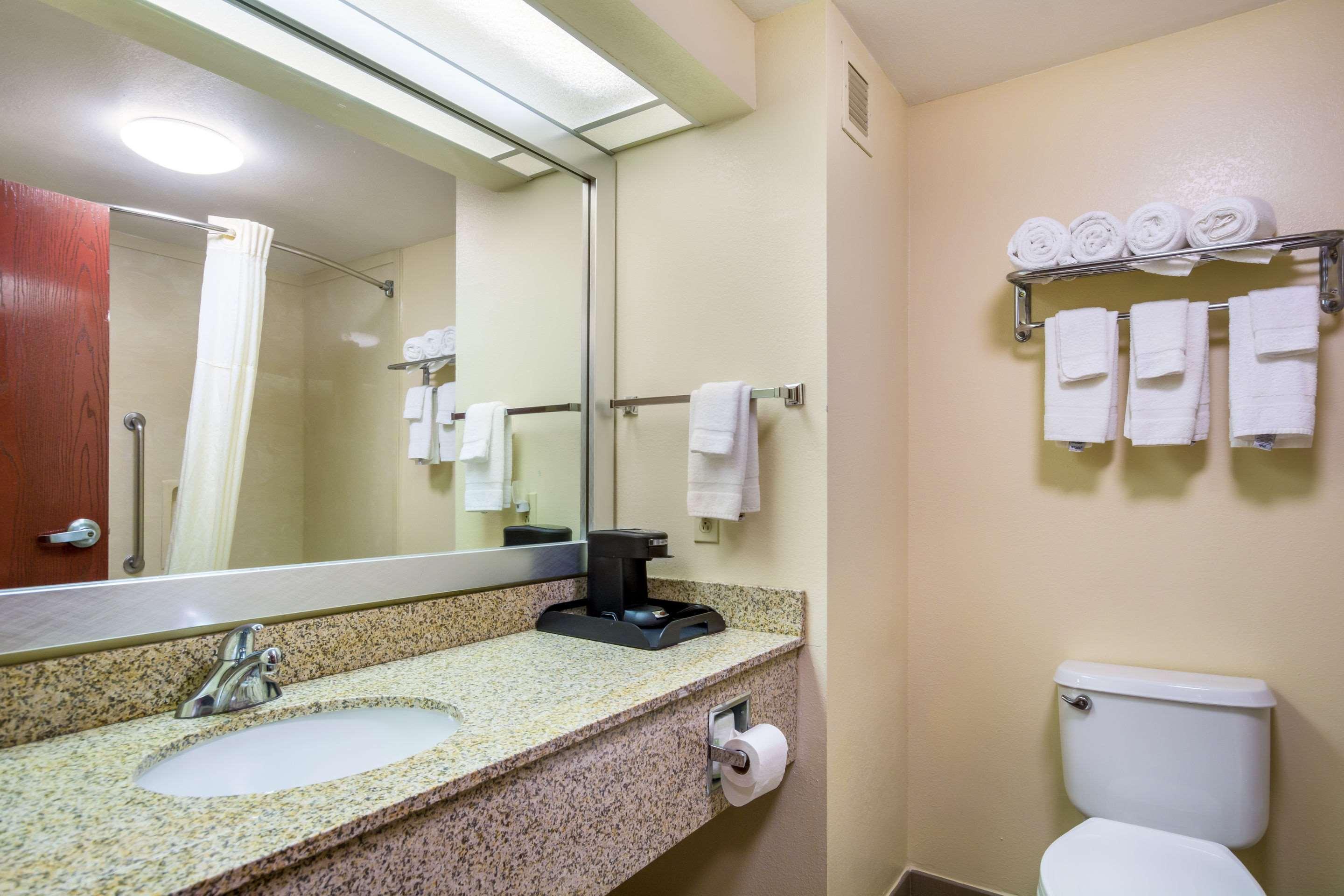 Quality Inn & Suites Sellersburg Exterior photo