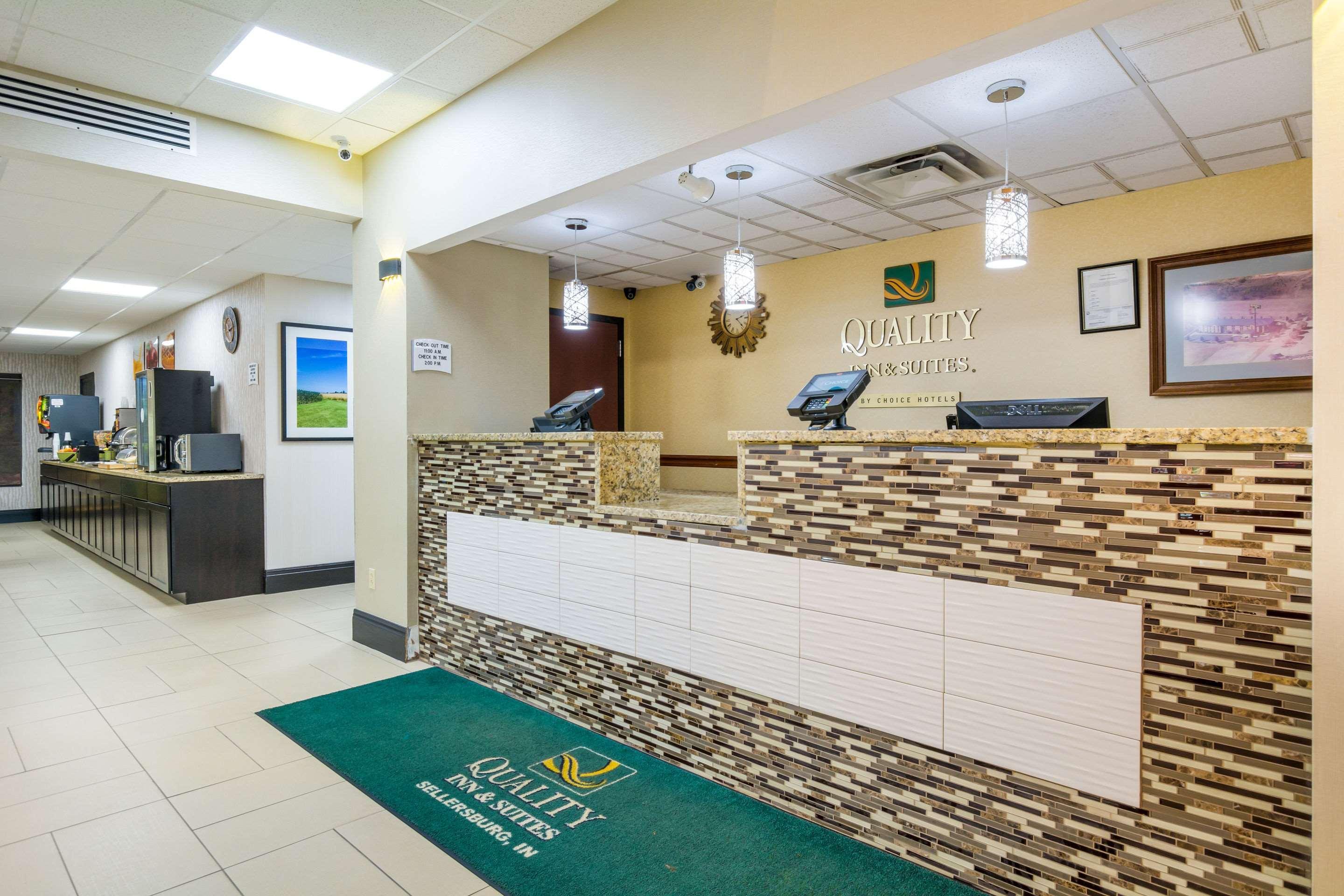 Quality Inn & Suites Sellersburg Exterior photo