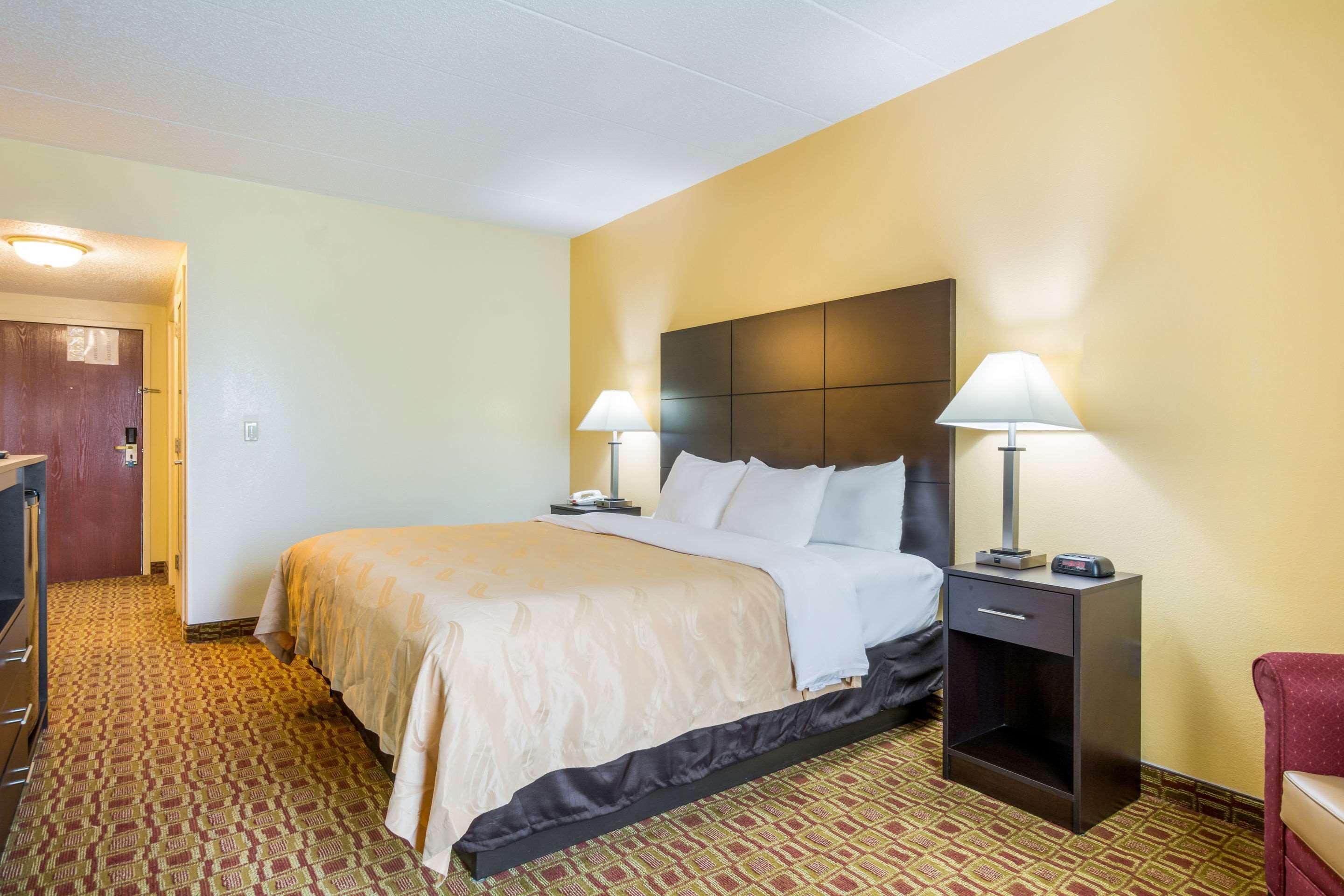 Quality Inn & Suites Sellersburg Exterior photo