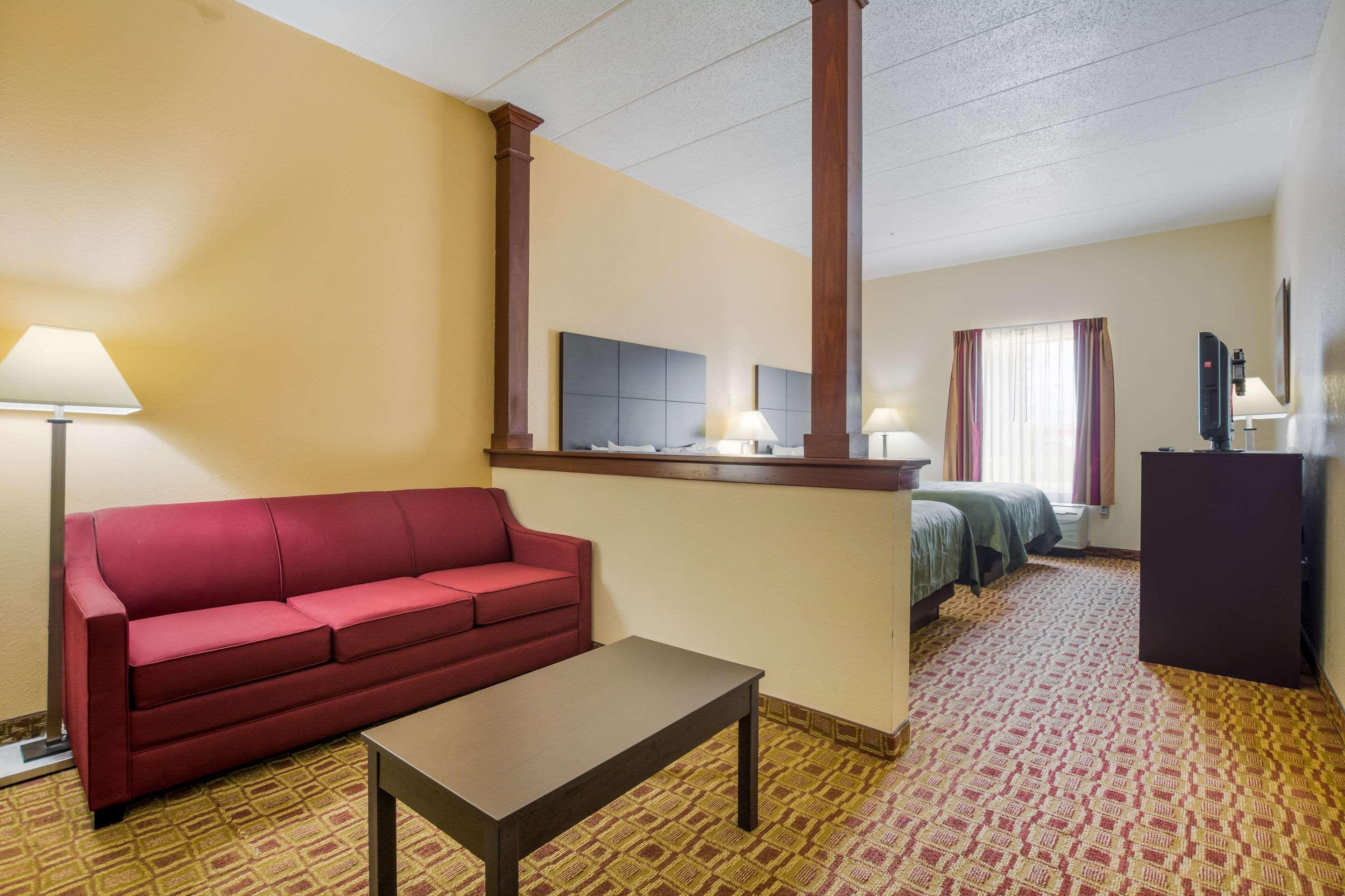 Quality Inn & Suites Sellersburg Exterior photo