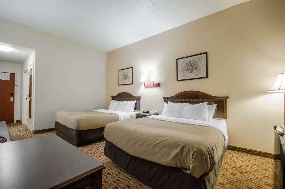 Quality Inn & Suites Sellersburg Exterior photo