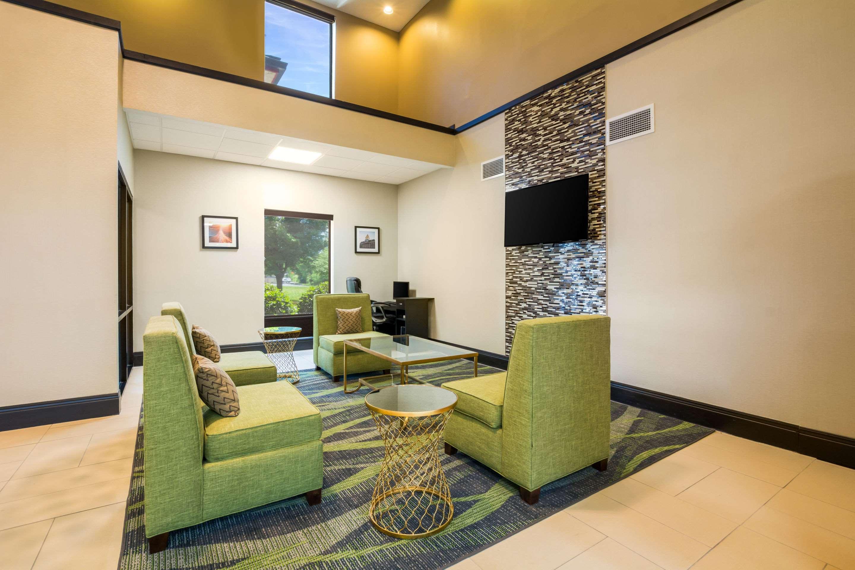 Quality Inn & Suites Sellersburg Exterior photo