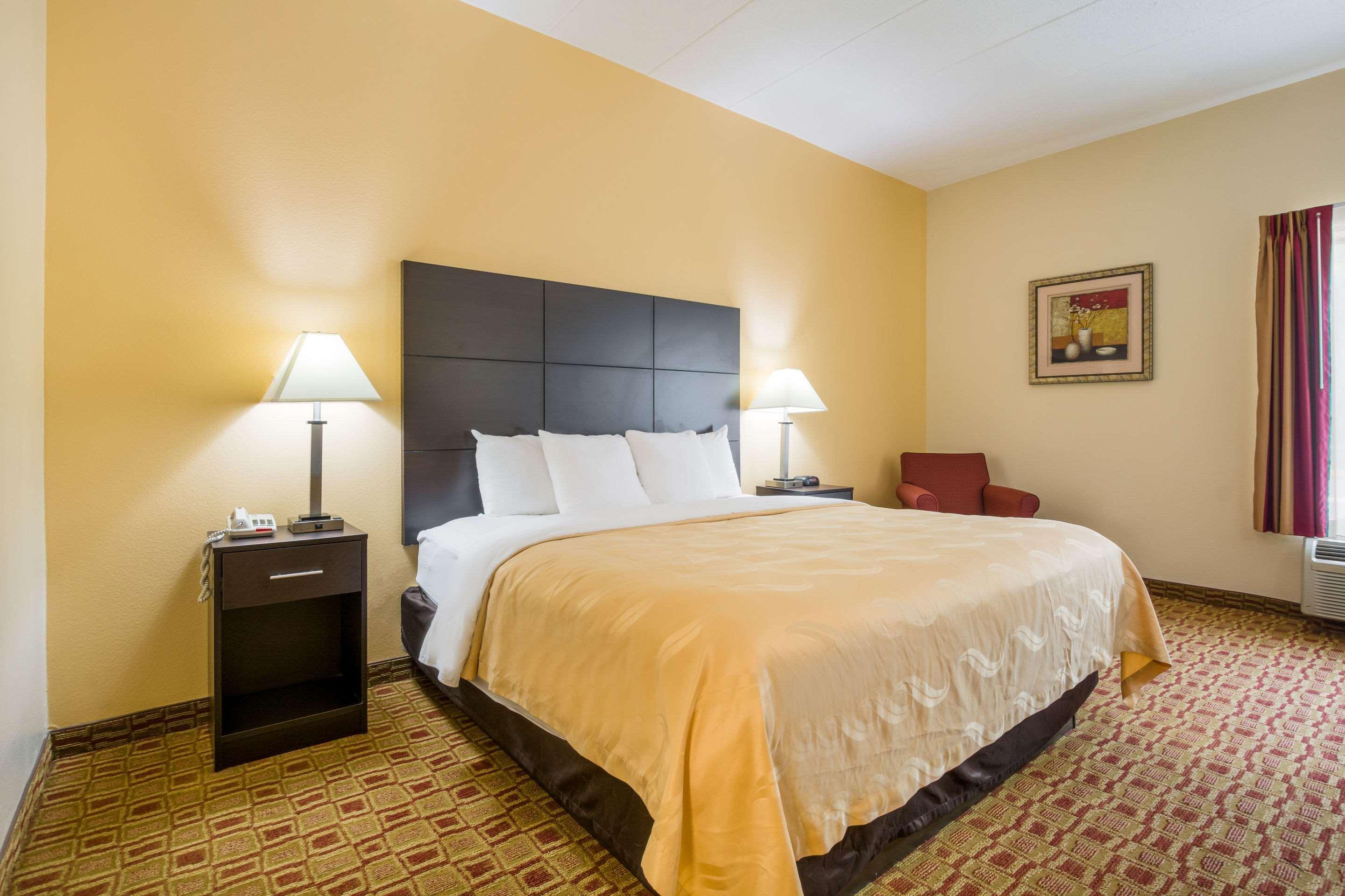 Quality Inn & Suites Sellersburg Exterior photo