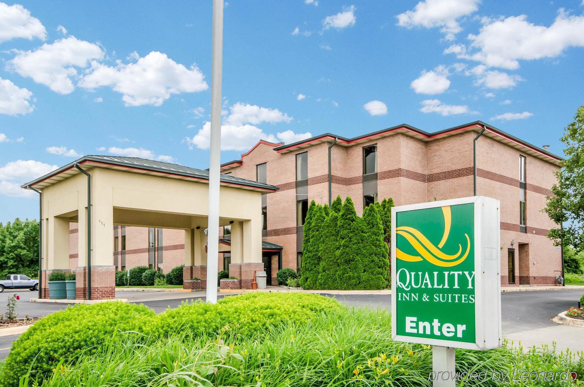 Quality Inn & Suites Sellersburg Exterior photo
