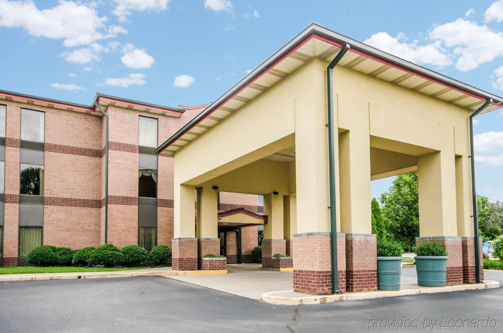 Quality Inn & Suites Sellersburg Exterior photo