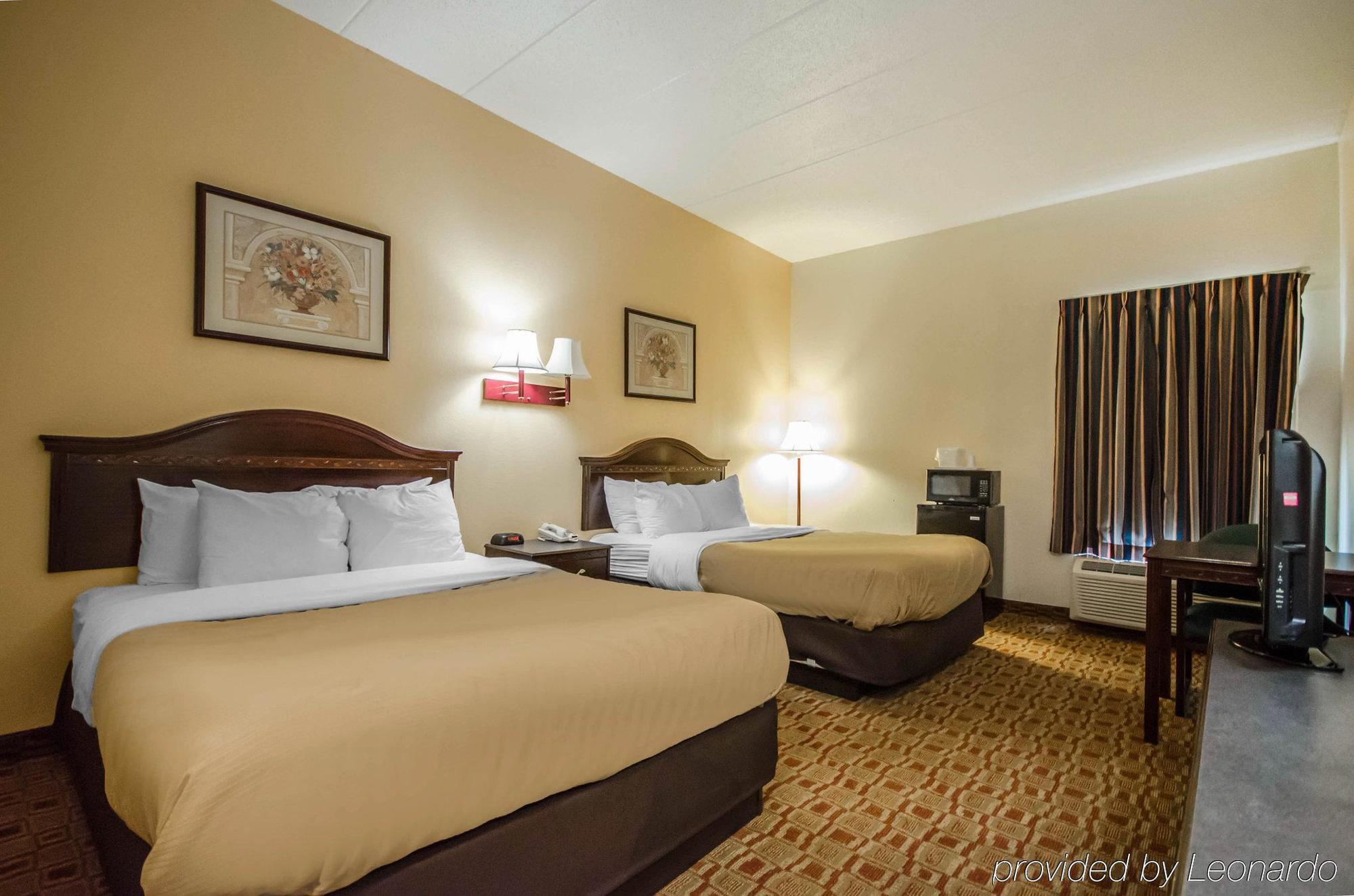 Quality Inn & Suites Sellersburg Exterior photo