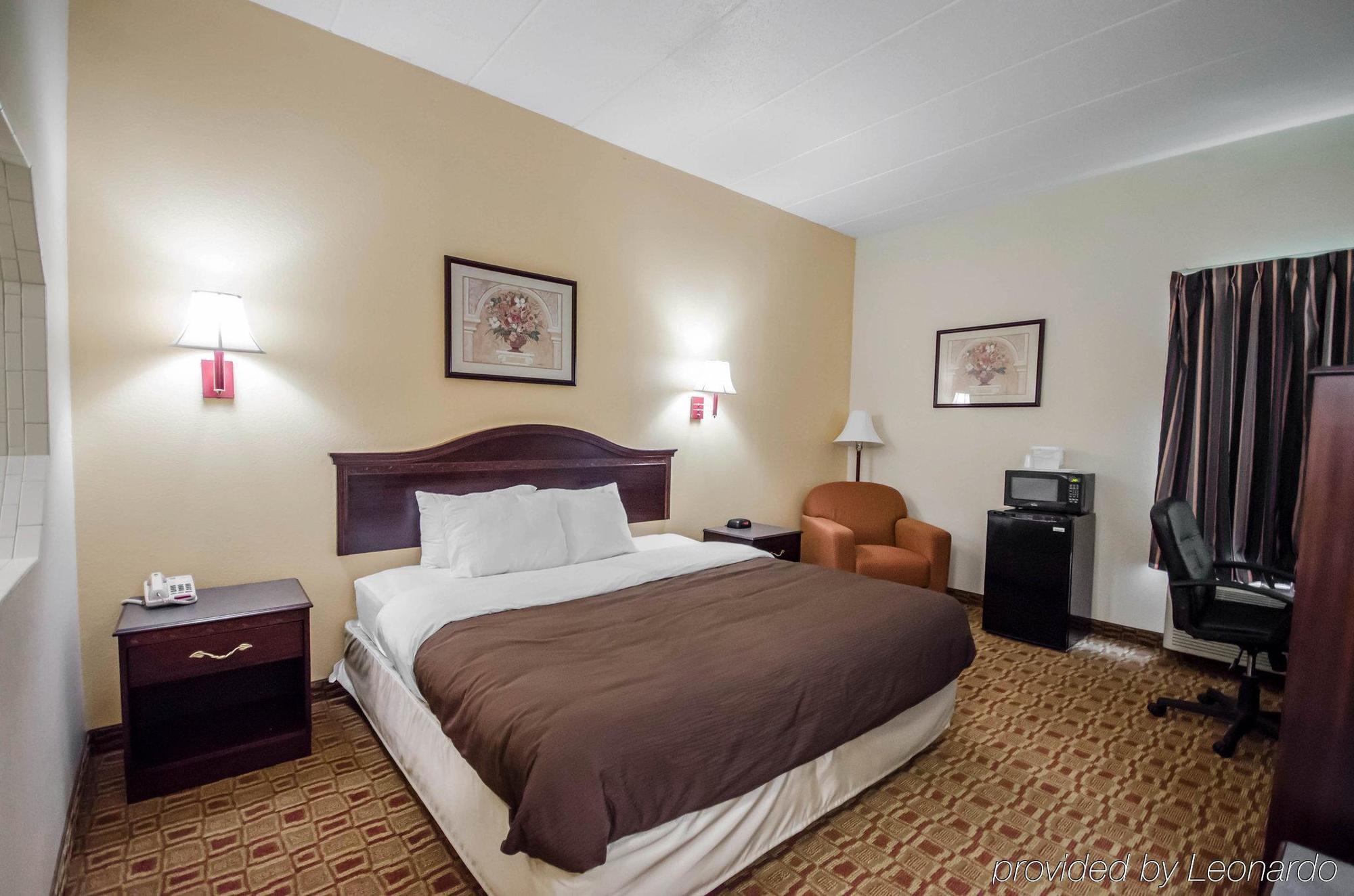 Quality Inn & Suites Sellersburg Exterior photo