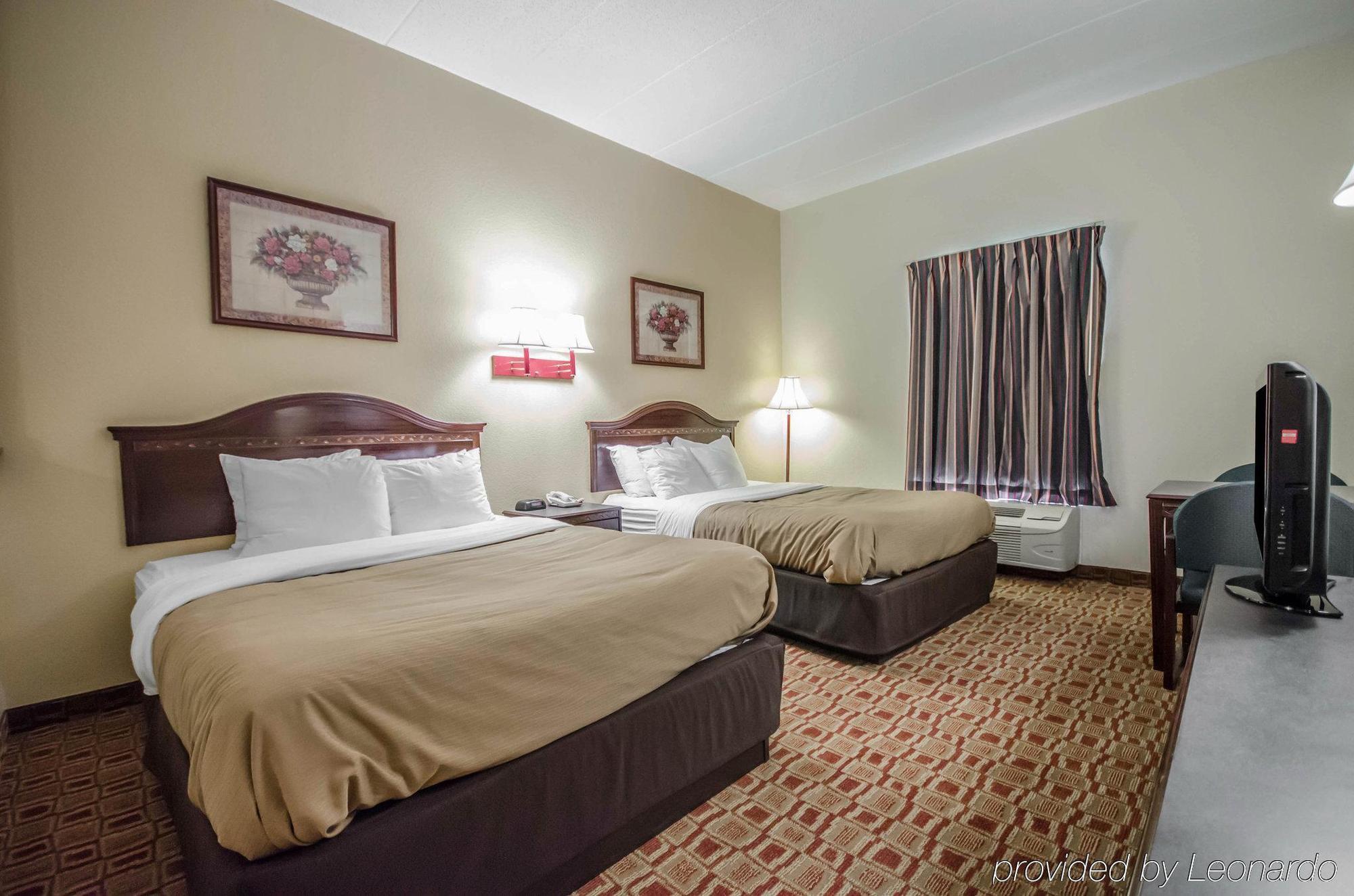 Quality Inn & Suites Sellersburg Exterior photo