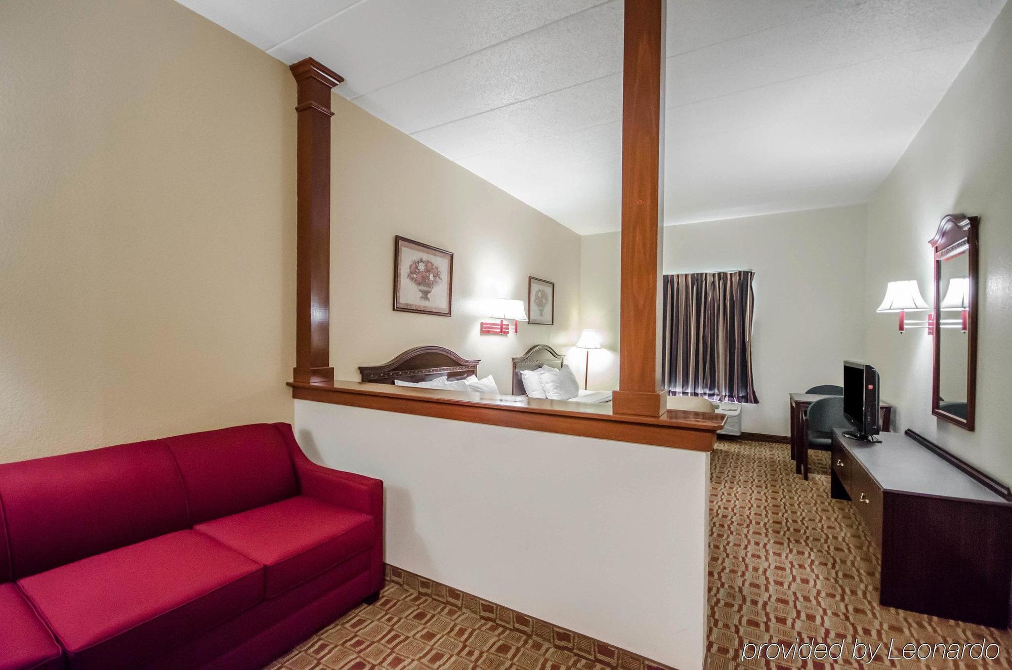 Quality Inn & Suites Sellersburg Exterior photo