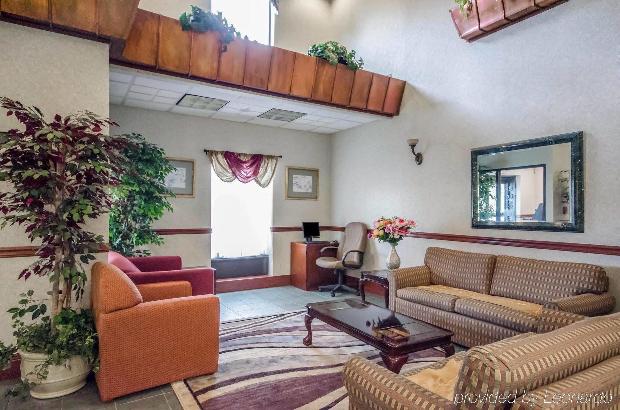 Quality Inn & Suites Sellersburg Exterior photo