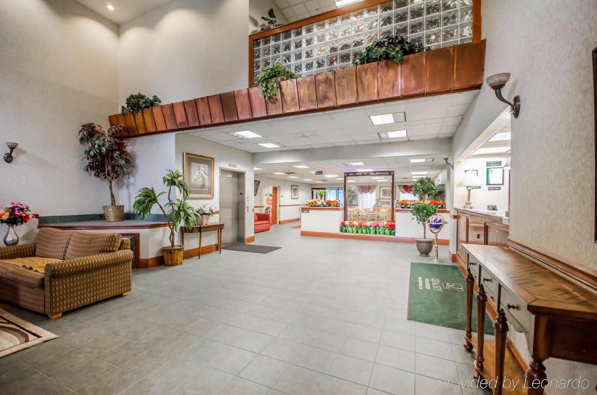 Quality Inn & Suites Sellersburg Exterior photo
